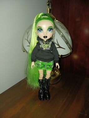 Rainbow High Jade Hunter Fantastic Fashion Doll